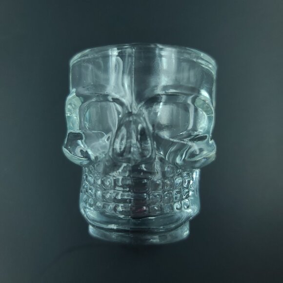 Set of 2 clear glass skull shot glasses - Picture 4 of 6